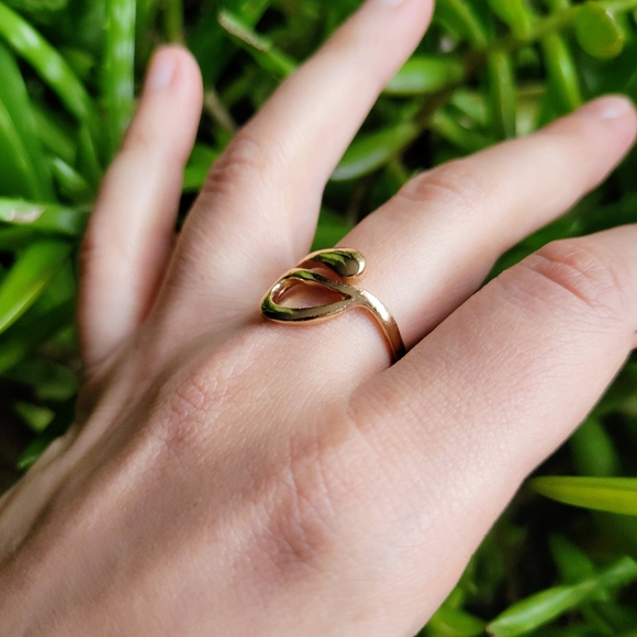 New Dainty Gold Geometric Modern Ring Band - Picture 9 of 9